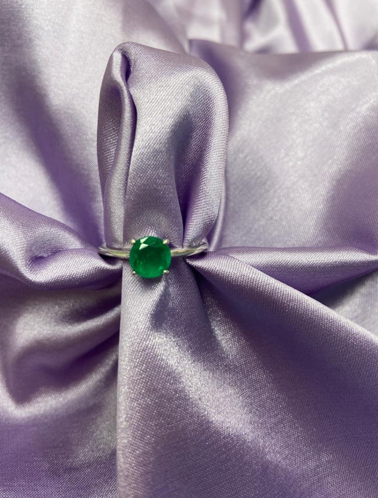 anillo circular esmeralda colombiana