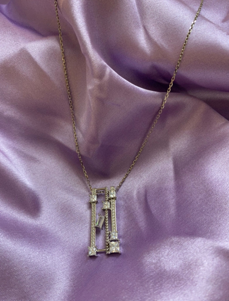 collar resctangular de topacio blanco