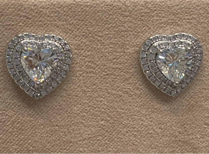 ARETES CORAZON MOISSANITA
