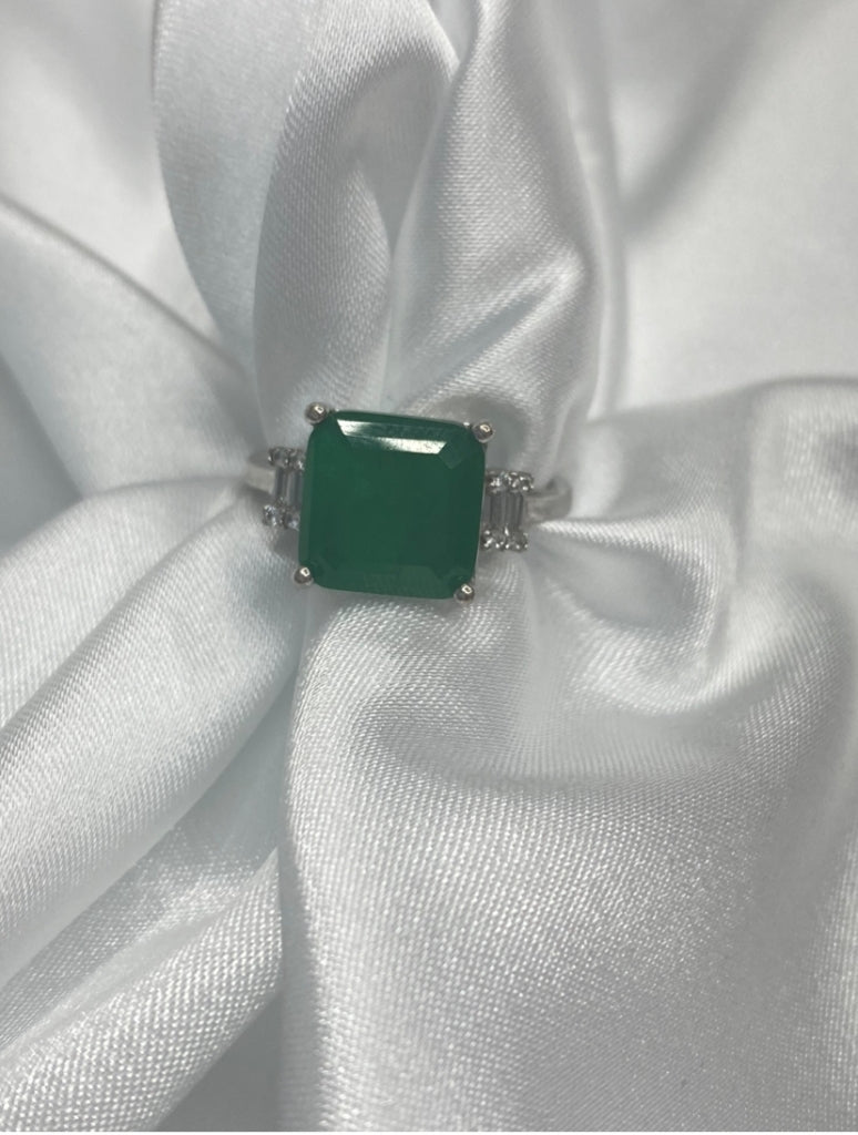anillo cuadrado de esmeralda colombiana