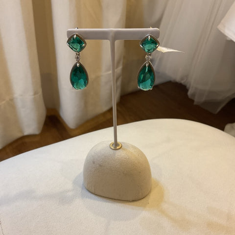 EMERALD EARRING ROMBO CON GOTA COLGANTE