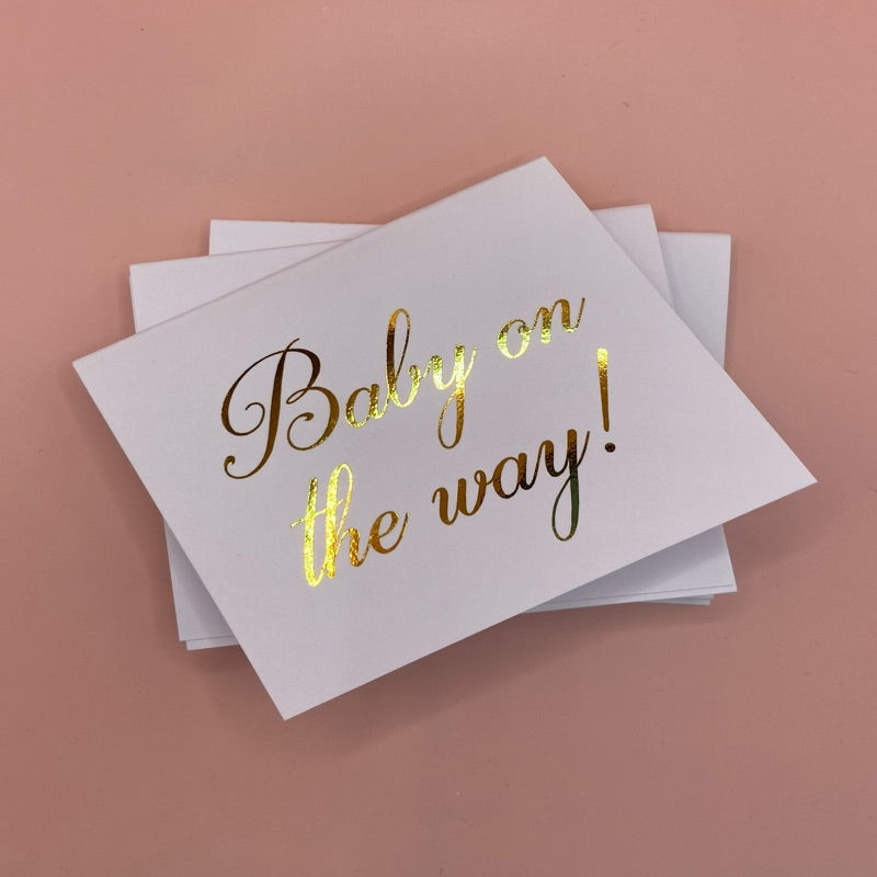 TAG POSTRES "BABY ON THE WAY" CURSIVA
