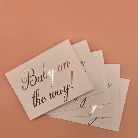 TAG POSTRES "BABY ON THE WAY" CURSIVA