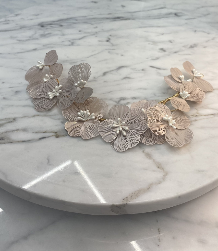 TOCADO FLORES ROSA PASTEL CON PERLAS